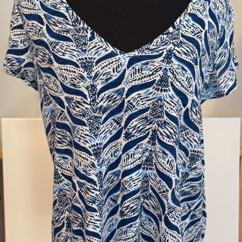 Lilly Pulitzer Etta V Neck Mermaid Tail Tee Shirt Size M - Picture 3 of 6